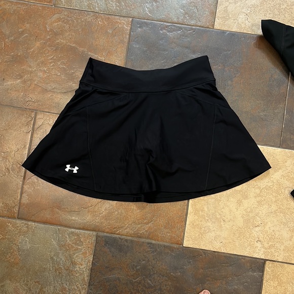 2 Piece Under Armour and Skort and Jegging Medium - Picture 2 of 5